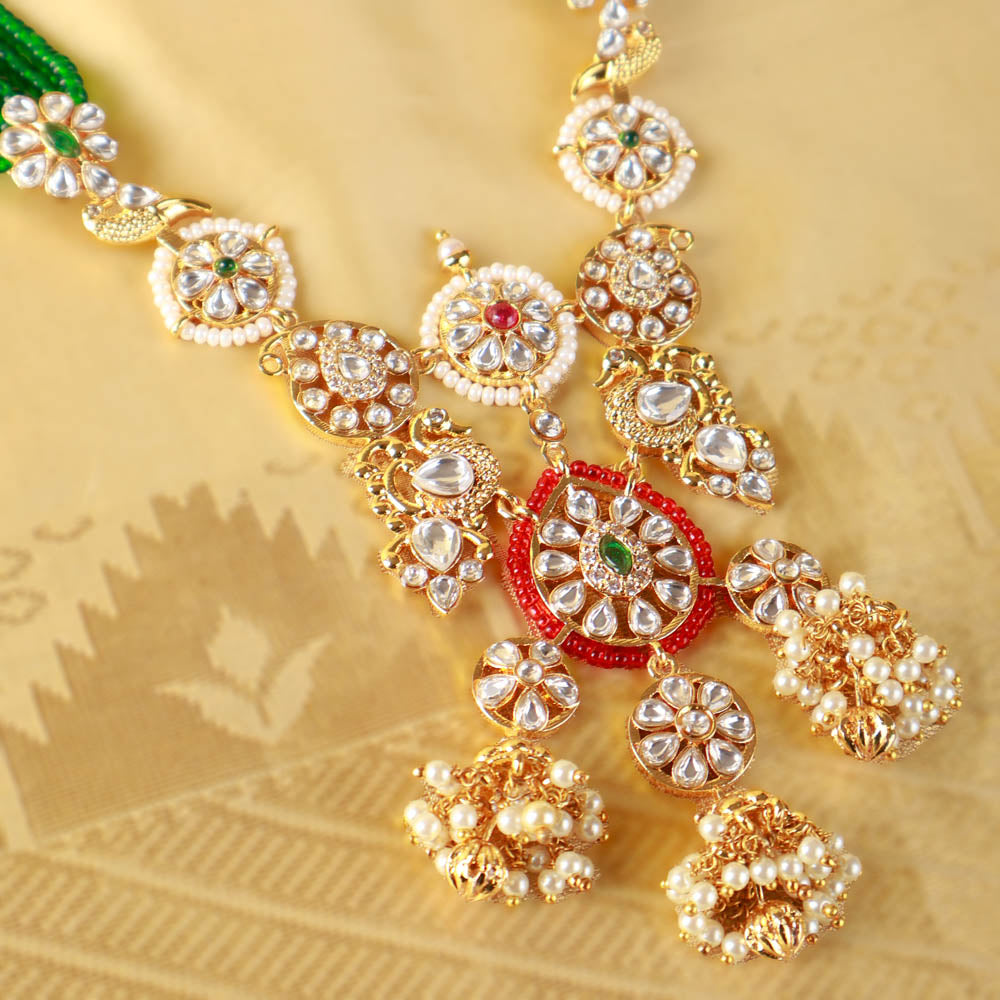 Amrapali – Green Beaded Kundan Pendant Necklace with Pearl Clusters in Gold-Plated Silver