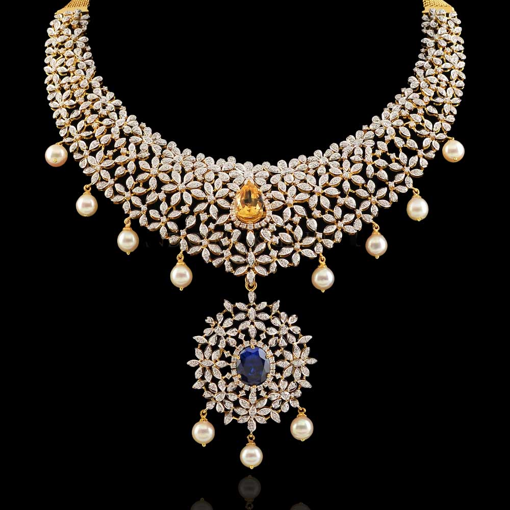 Exquisite Floral Design Short Necklace with Diamonds Look Stones