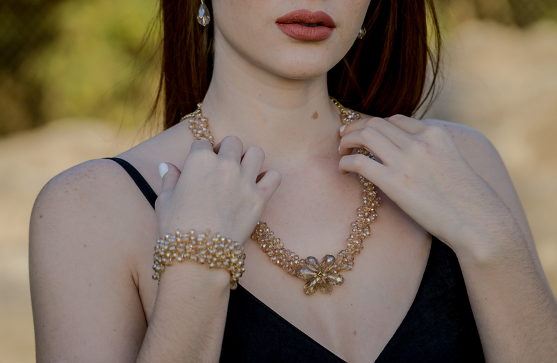 How to Choose the Right Jewellery for Your Outfit: Tips on matching jewellery with clothing.