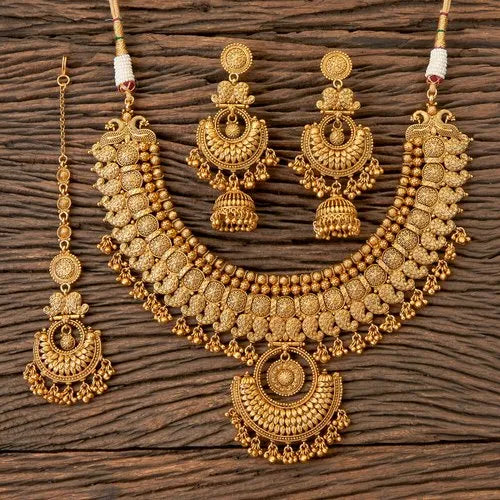 Flaunt Your Personality Through the Perfect Necklace Set