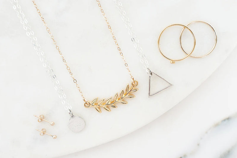 The Rising Popularity of Minimalist Indian Jewellery: A New Era of Fashion