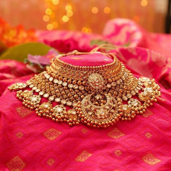 Traditional Indian Jewellery vs Modern Indian Jewellery