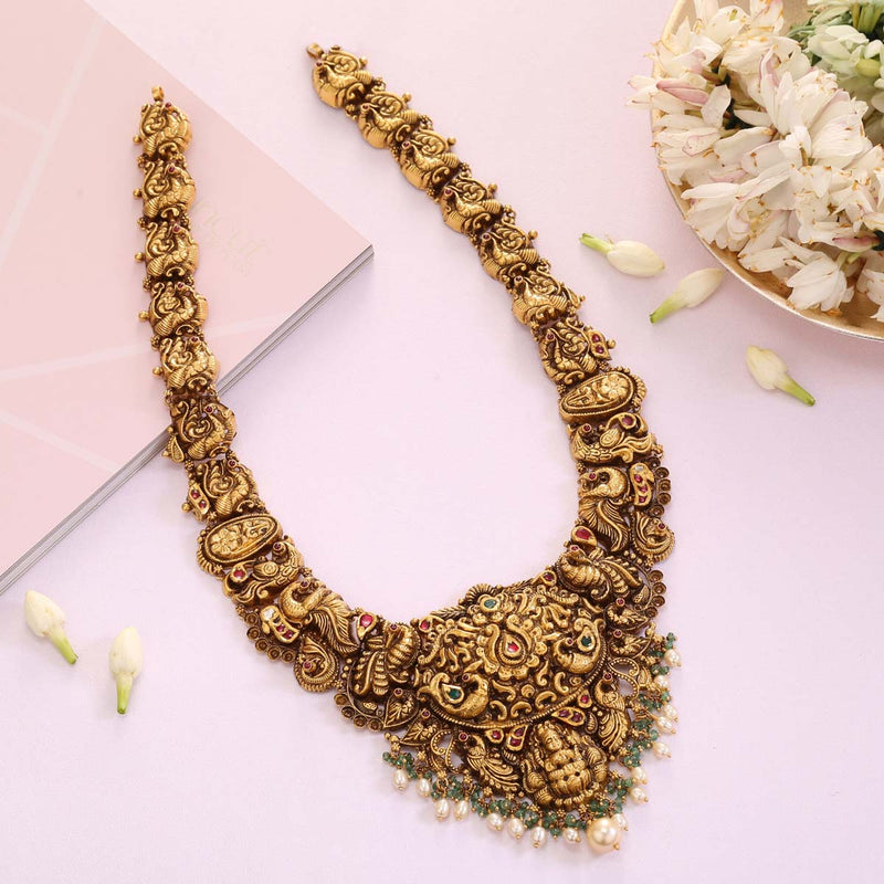 Modern Twist on Traditional Haram Necklaces: Unique Designs for the Fashion-Forward Bride
