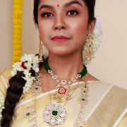 Amrapali – Green Beaded Kundan Pendant Necklace with Pearl Clusters in Gold-Plated Silver