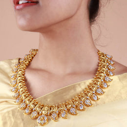 Dazzling Plumage - Gold Necklace Mango
