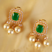 Ira – Emerald Green Pearl Drop Earrings in Gold-Plated Silver