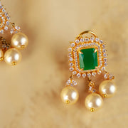 Ira – Emerald Green Pearl Drop Earrings in Gold-Plated Silver